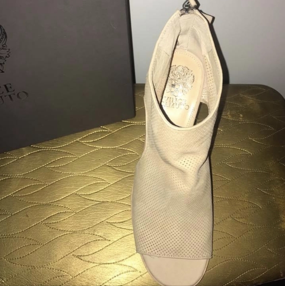 Vince Camuto nude chunky heels, never warn - Picture 2 of 2